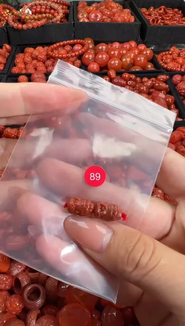 南红玛瑙未镶嵌颈饰1