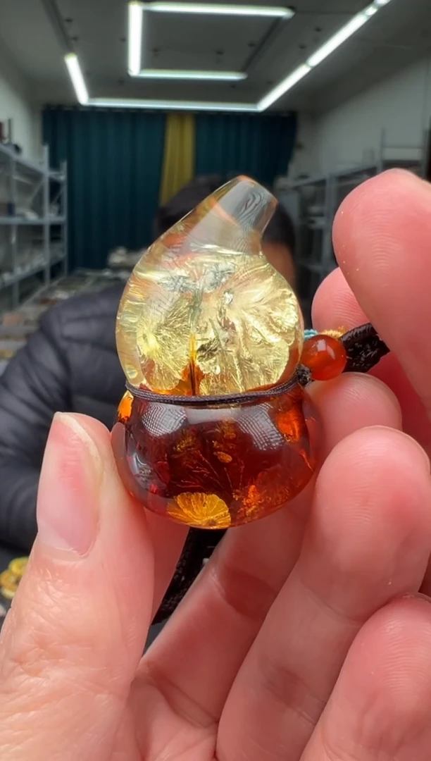 琥珀颈饰未镶嵌葫芦