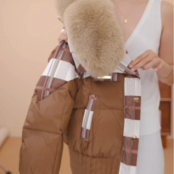 CC-2025新款时尚大毛领羽绒服