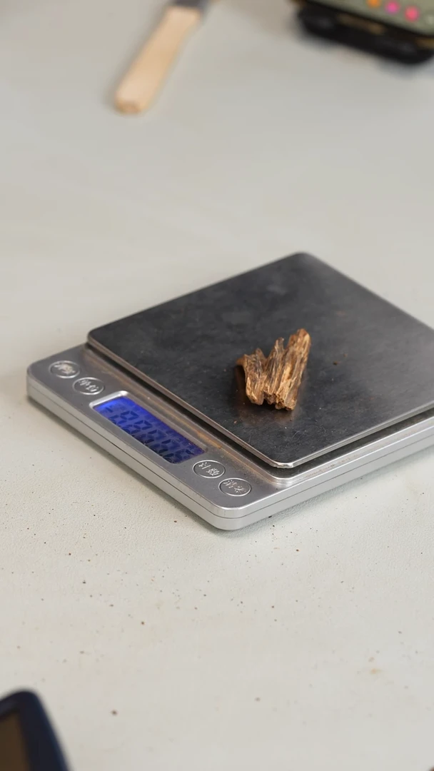 沉香沉香碎屑90年代老海南料 2.22g