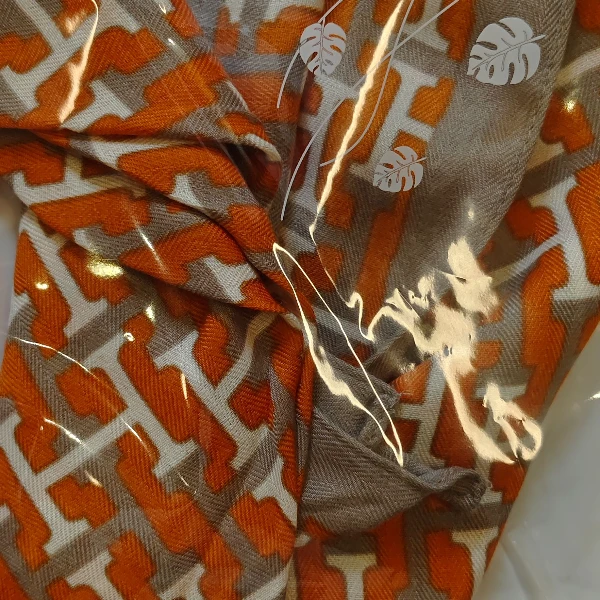 【B5-3 字母H】2024新款潮流女士复古围巾磁吸扣围脖保暖丝巾