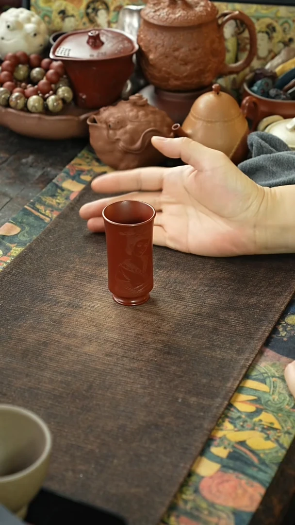 朱泥刻绘人物紫砂品茗杯