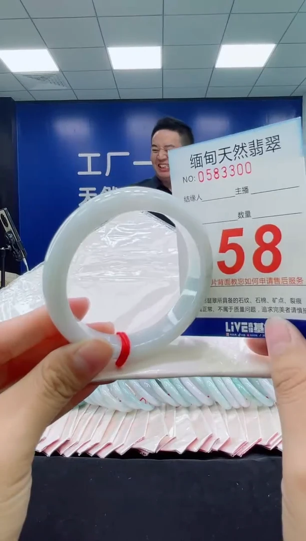 未镶嵌手镯翡翠天然翡翠手镯