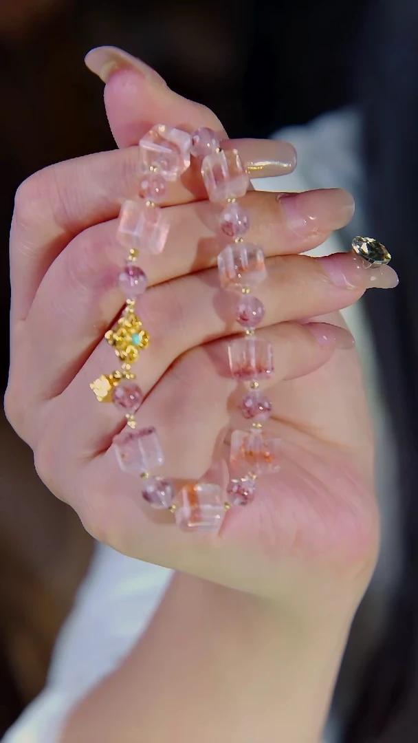 18K金镶嵌手链水晶芬达金草莓方糖