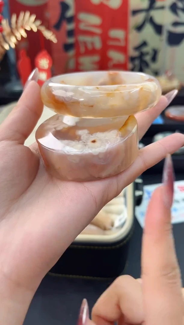 【闪购商品】石英质玉手镯未镶嵌赠送镯心（61圈口）无证书