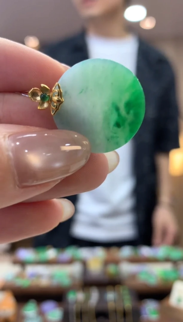 翡翠18K金镶嵌吊坠(不含链)圆牌