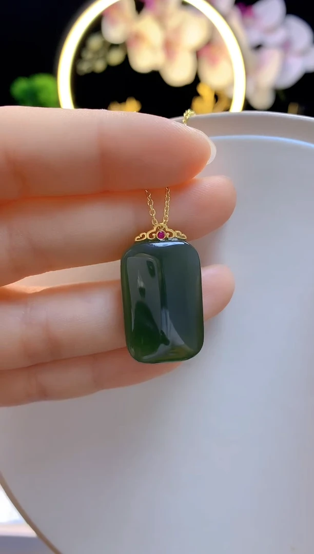 吊坠(赠链)18K金镶嵌和田玉无事牌
