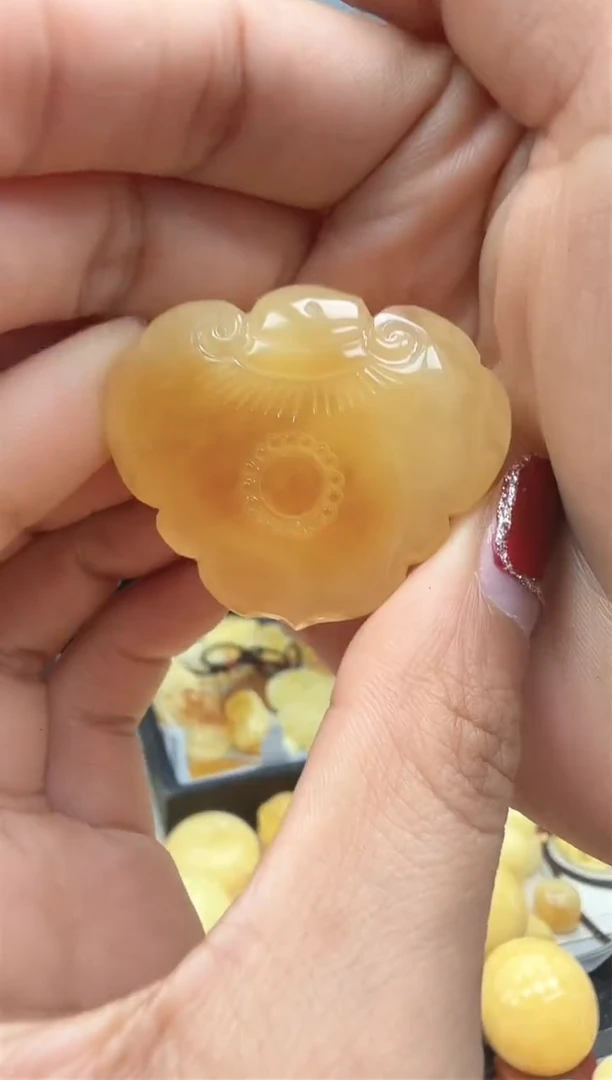 【闪购商品】琥珀裸石未镶嵌挂坠