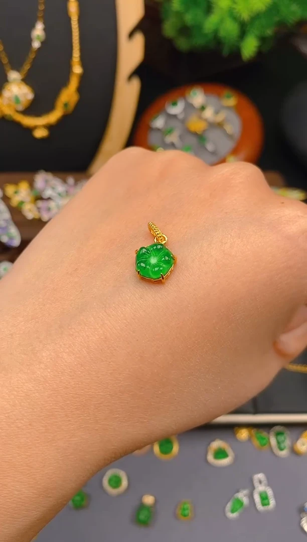 【闪购商品】翡翠吊坠(不含链)银S925镶嵌花花吊坠