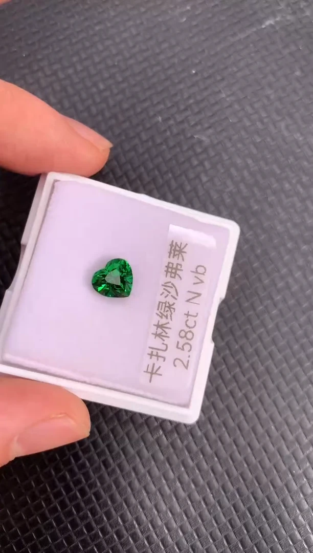 未镶嵌裸石石榴石（沙弗莱）天然沙弗莱