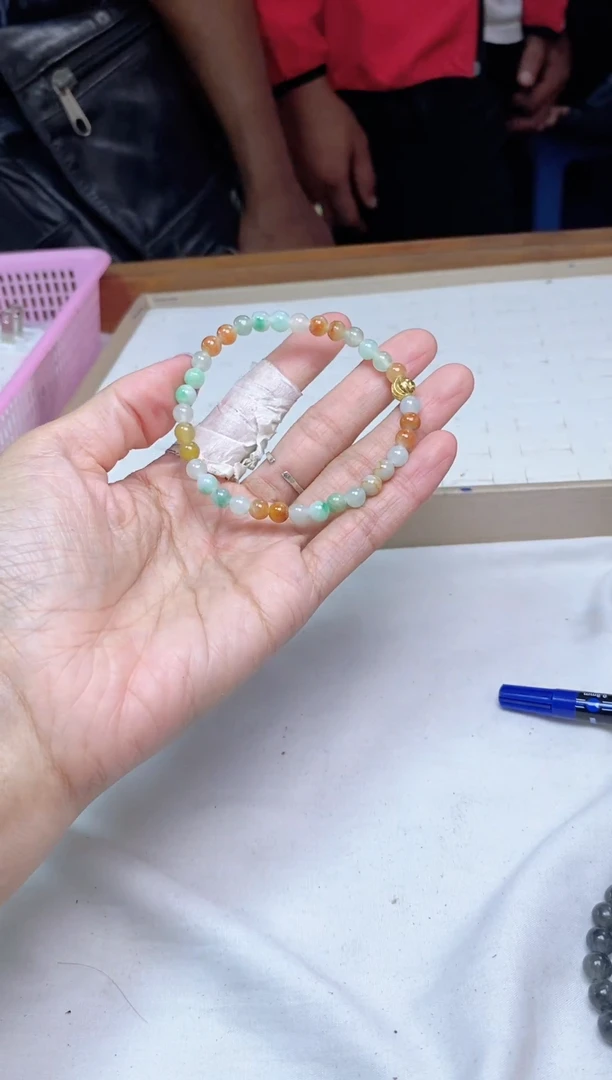 定制翡翠手串未镶嵌定制翡翠 手串 未镶嵌
