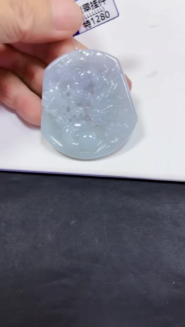 翡翠未镶嵌颈饰挂件