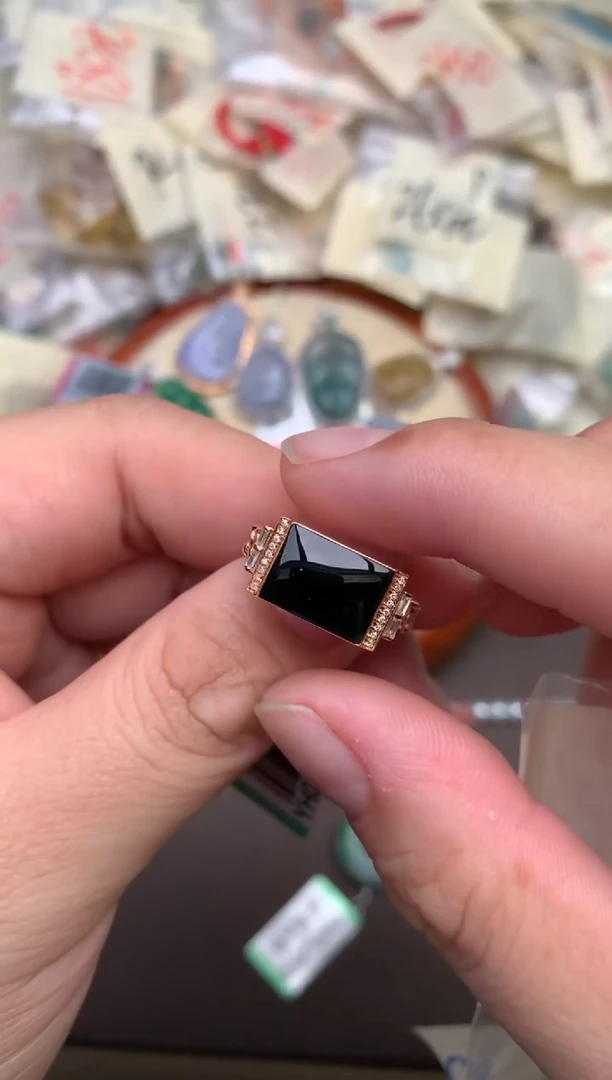 翡翠挂件18K金镶嵌—