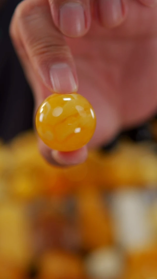 【闪购商品】蜜蜡颈饰未镶嵌焦皮苹果圆珠11.45