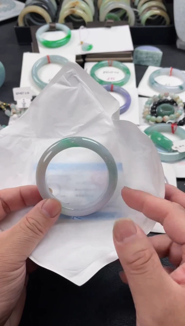 【闪购商品】翡翠手镯未镶嵌有裂