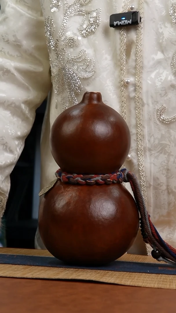 697号 天然热水酒葫芦 一物一拍（有瑕介意勿拍）