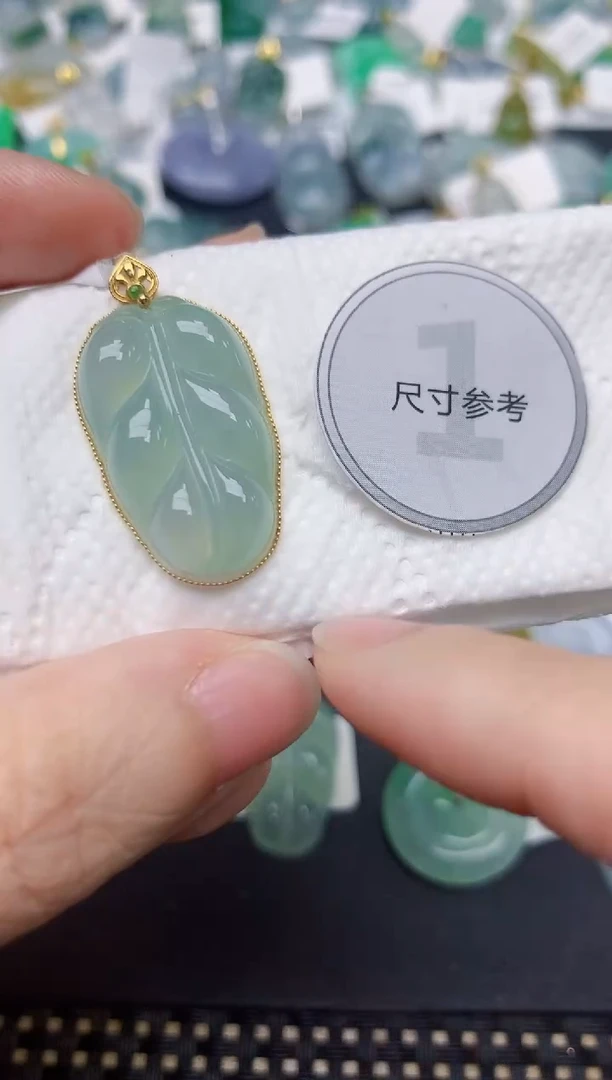 颈饰18K金镶嵌翡翠天然缅甸A货翡翠