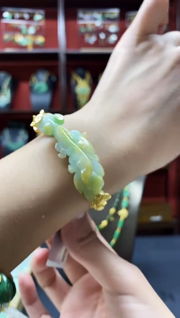 颈饰未镶嵌翡翠手链