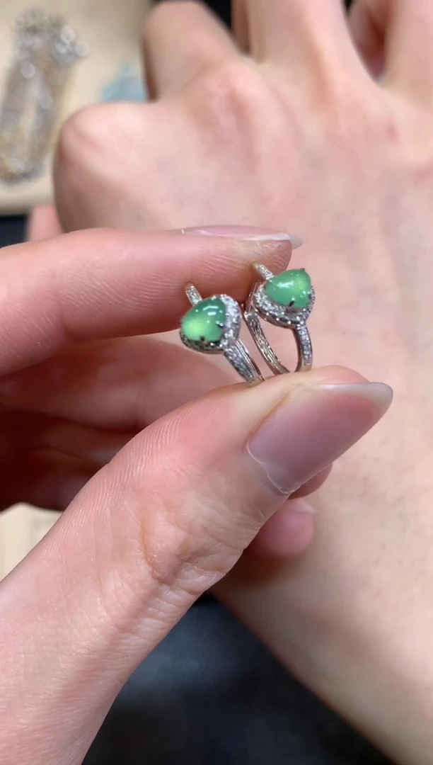 【闪购商品】翡翠耳饰18K金镶嵌随形【无服务费】