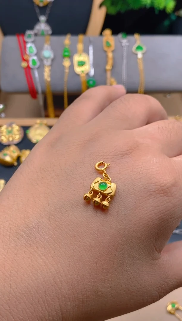 吊坠(不含链)银S925镶嵌翡翠如意锁