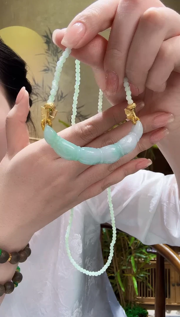颈饰未镶嵌翡翠吊坠
