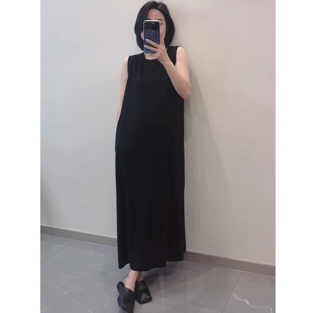 9831小CC时尚穿搭2025新款高级感宽松显瘦气质后开衩无袖连衣裙
