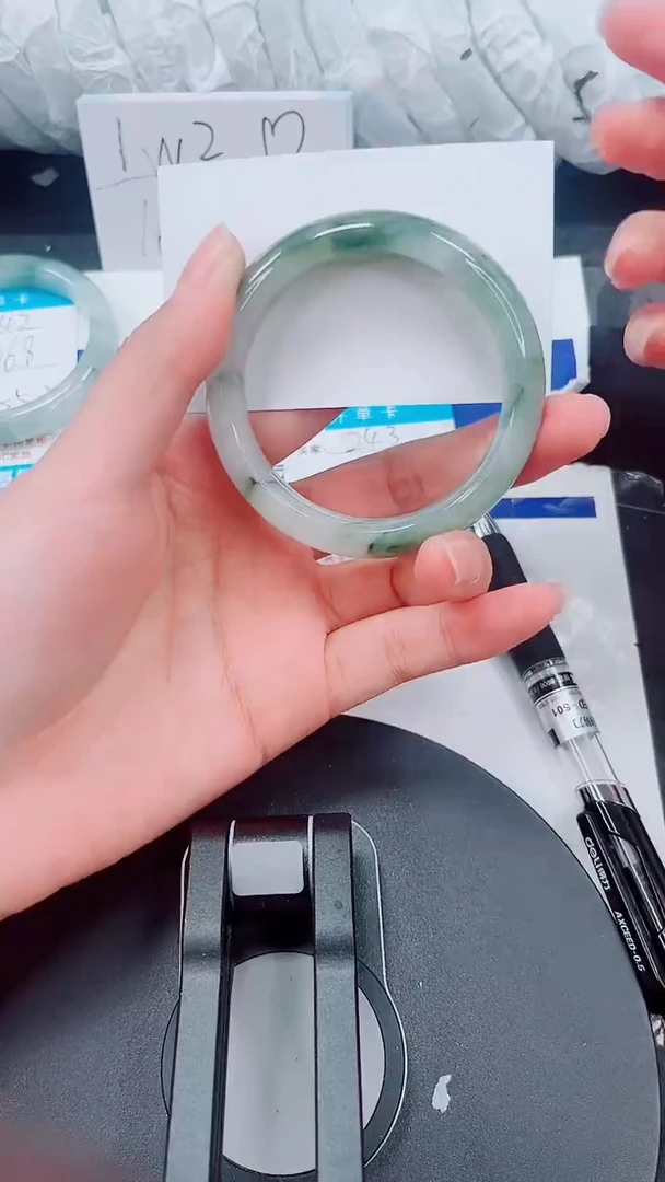 未镶嵌手镯石英质玉243-51/52