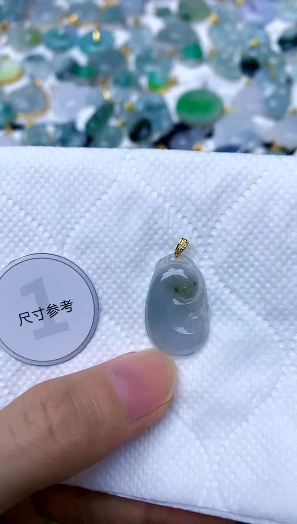 颈饰18K金镶嵌翡翠天然A货翡翠