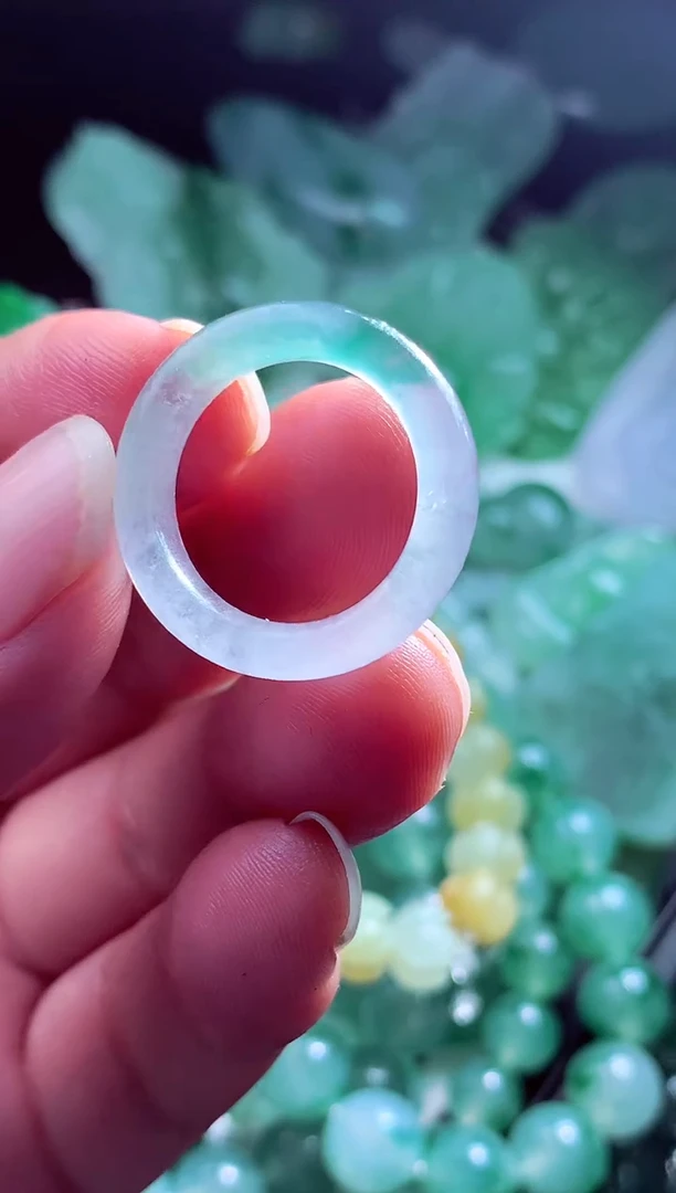 未镶嵌定制翡翠八****?翡翠毛货定制