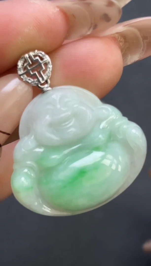 颈饰18K金镶嵌翡翠佛公