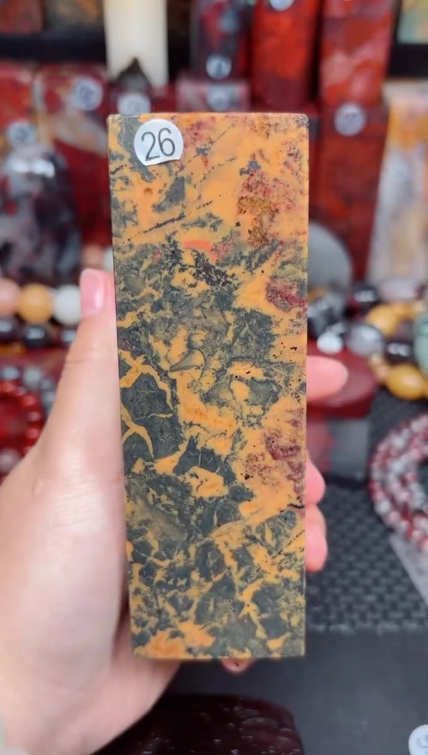 玉石26号桂林鸡血玉印章摆件