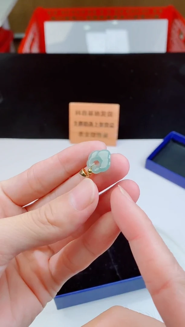 颈饰未镶嵌翡翠   ·