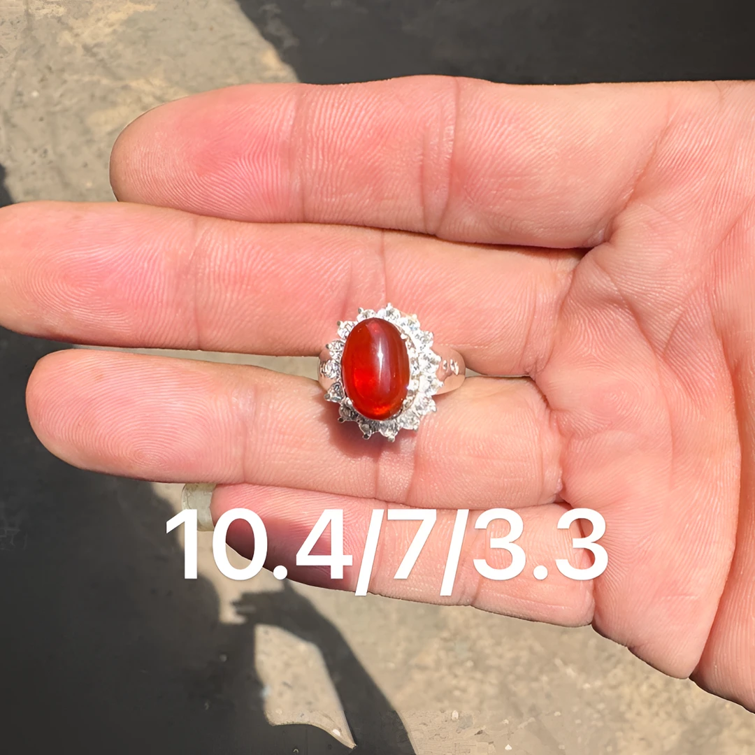 0927(小哪吒在源头)冰玻种翡翠鸽血红戒面干净肉细杠味荧光足M60