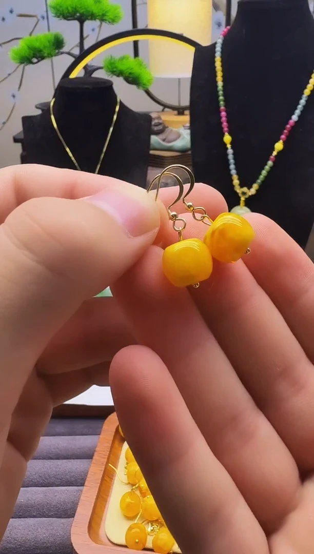 14K金镶嵌蜜蜡耳饰E01