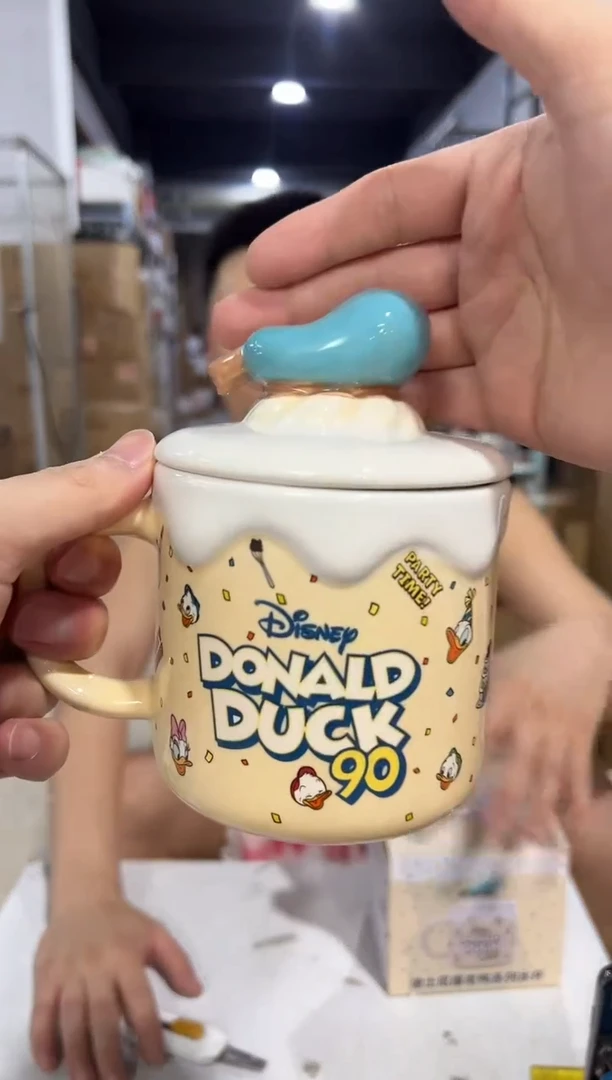 瓷片原盒90周年唐老鸭带盖杯