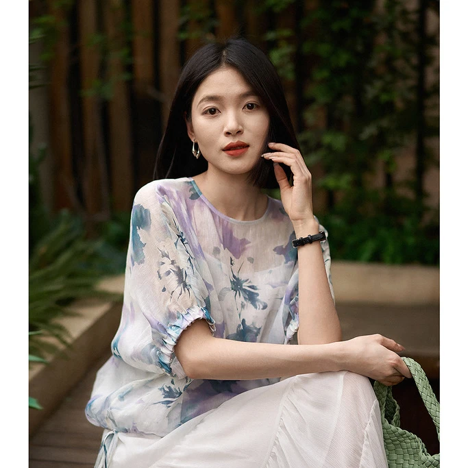 浮光琉璃系列 浪漫柔美水彩印花桑蚕丝亚麻圆领小上衣XYK881661MG