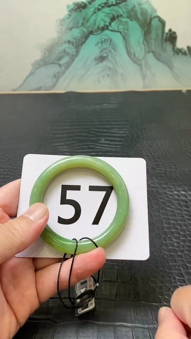 和田玉（碧玉）手镯未镶嵌一个