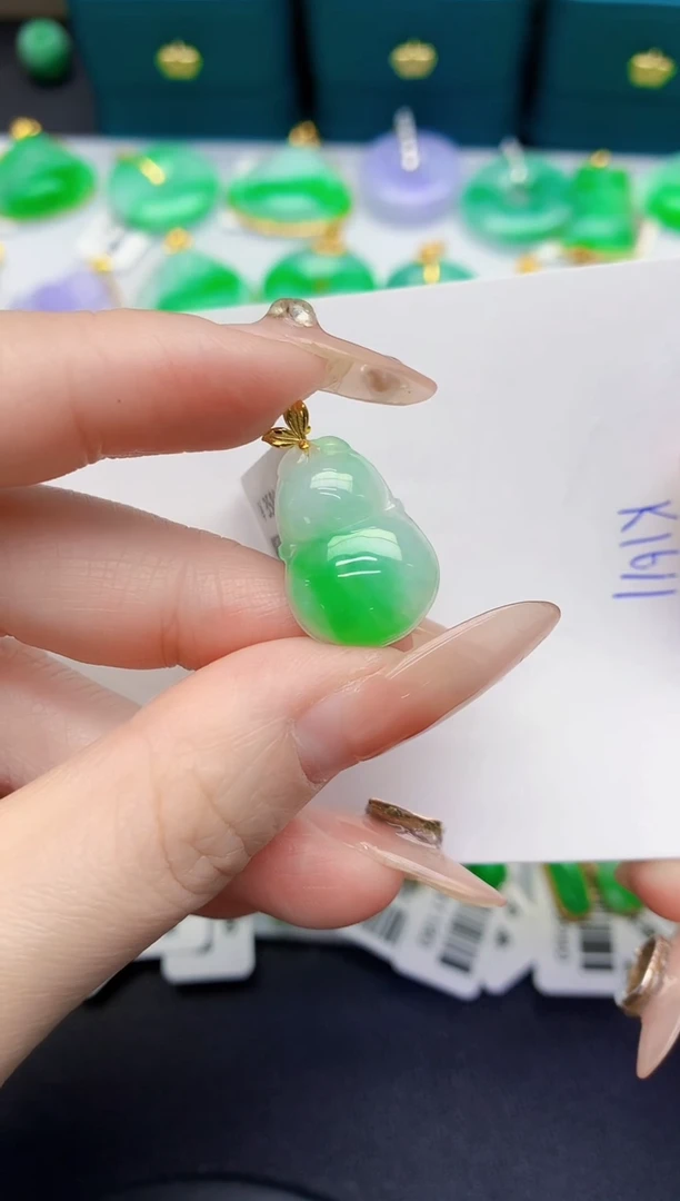 颈饰18K金镶嵌翡翠缅甸天然翡翠A货