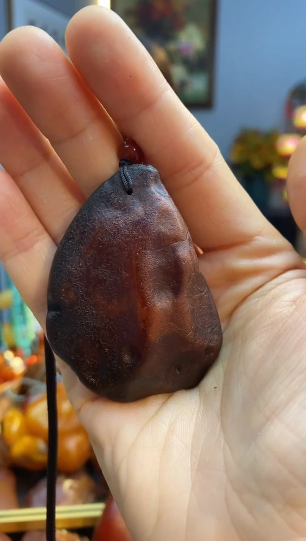 未镶嵌颈饰琥珀吊坠