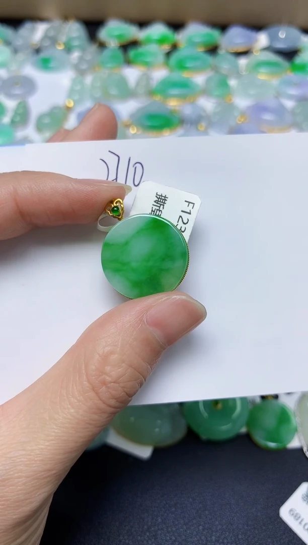 翡翠18K金镶嵌颈饰 天然缅甸翡翠A货