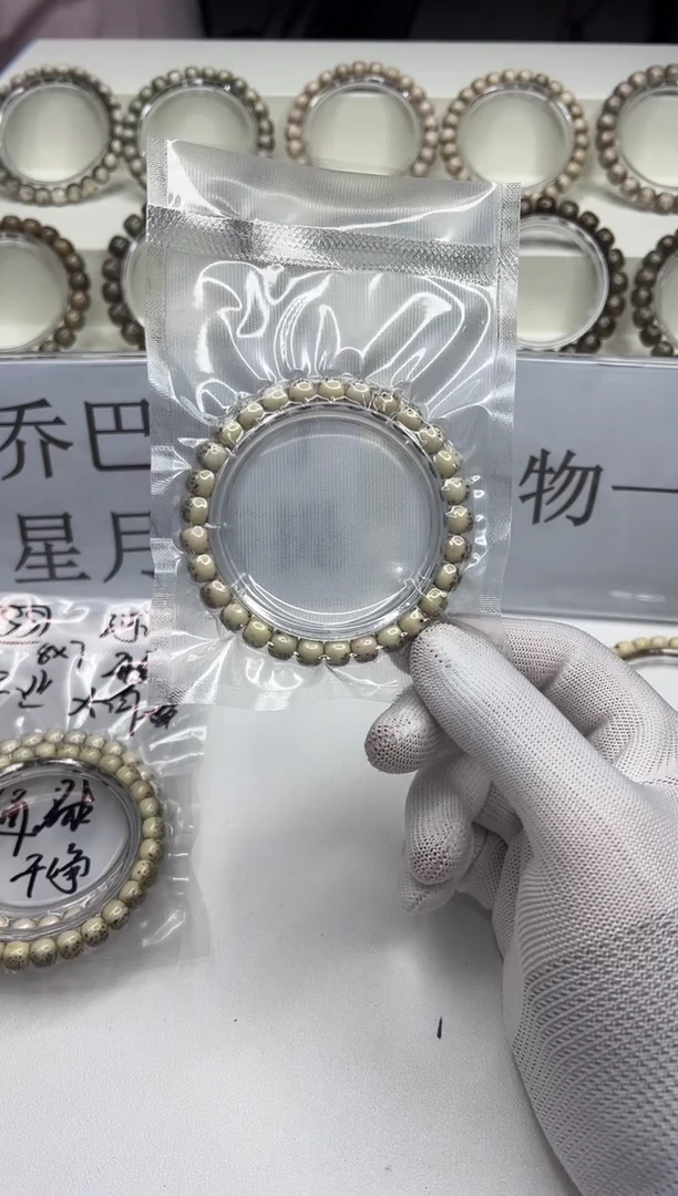 手串星月菩提118  石玉料大白鲨河豚8*7mm