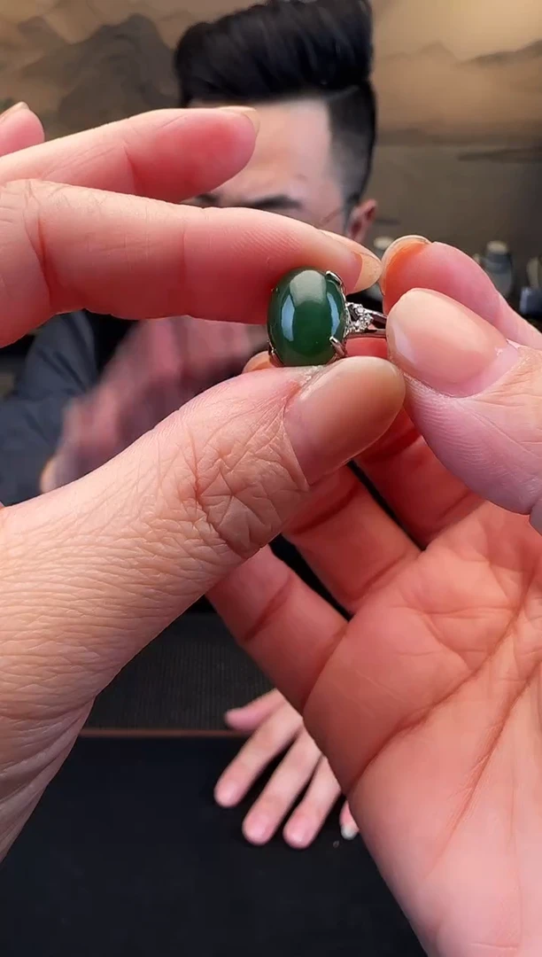 未镶嵌戒指和田玉椭圆蛋面