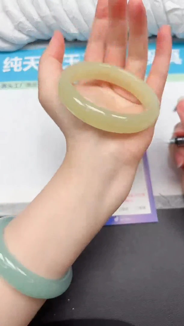 未镶嵌手镯石英质玉233-5960