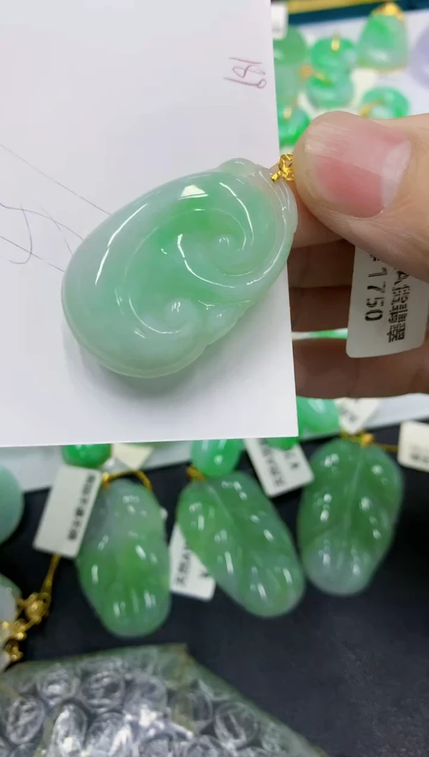 颈饰18K金镶嵌翡翠111111111111