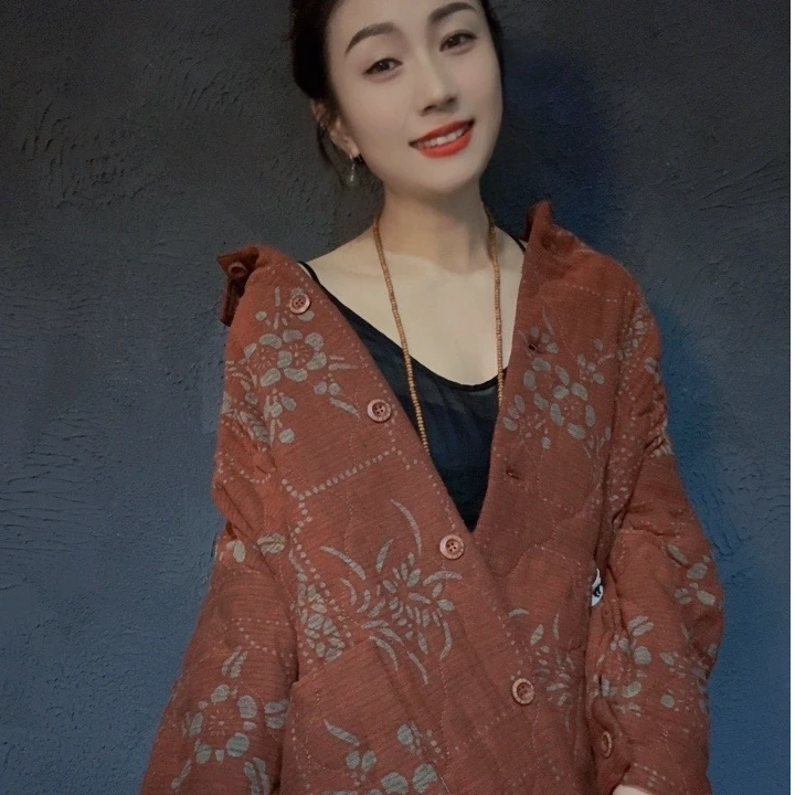 原创新款红花瓷图案衬衫领长袖带大兜代扣中长款棉开衫（定制款）