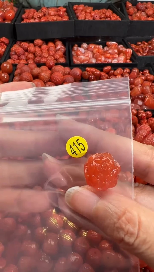 南红玛瑙未镶嵌颈饰1