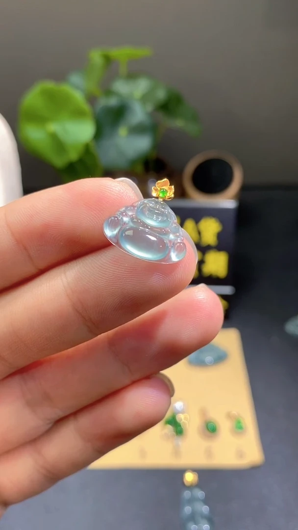 颈饰18K金镶嵌翡翠翡翠A货
