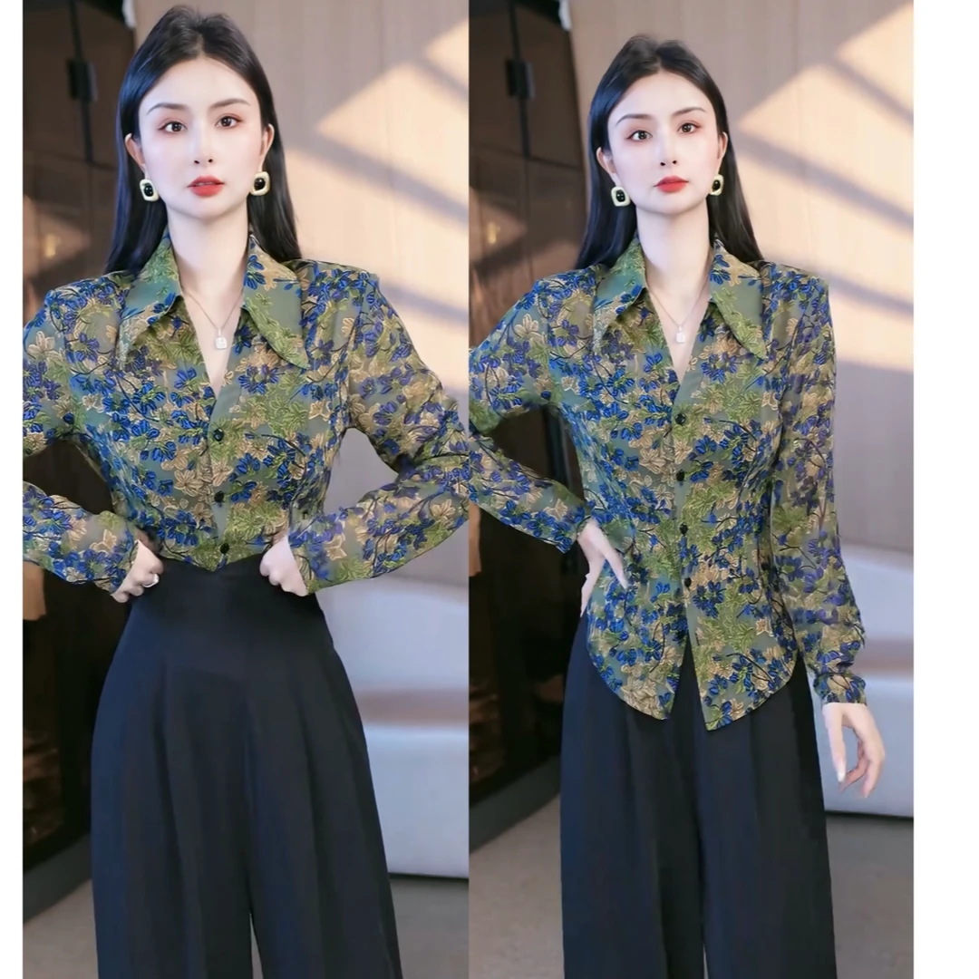 刘欣服饰秋冬新款2025洋气显瘦百搭复古绿简约长袖上衣衬衫1085