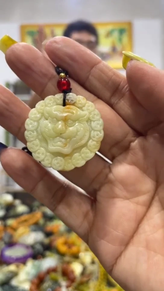 未镶嵌岫玉吊坠