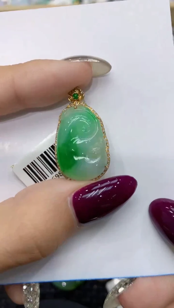 翡翠18K金镶嵌颈饰111111111111